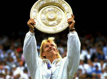 navratilova rosewater dish wimbledon.jpg Десять великих теннисных рекордов