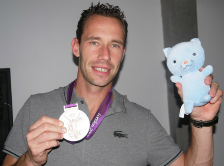 Микаэль Льодра с медалью Олимпийских игр 2012 года