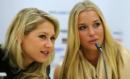 Анна Курникова и Доминика Цибулкова на пресс-конференции
