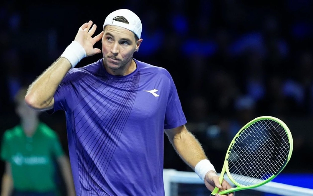 Базель (ATP). Ян-Леннард Штруфф за 59 минут прошёл Нуну Боржешу и стал последним участником полуфинала