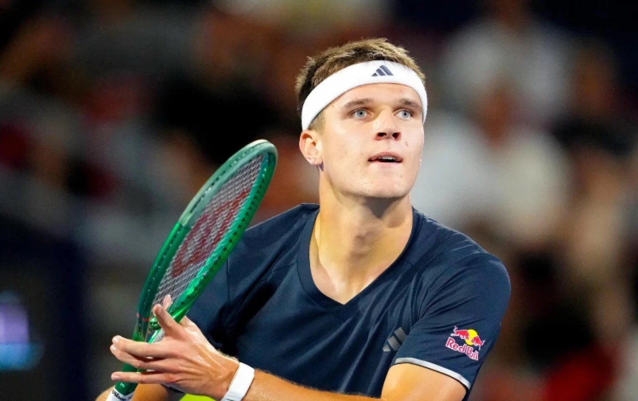 Вена (ATP). Якуб Меньшик уступил 38-летнему Адриану Маннарино во втором раунде