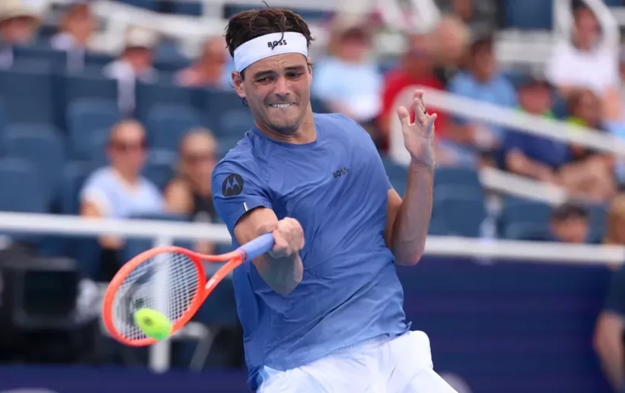 Базель (ATP). Тэйлор Фриц вышел в полуфинал на отказе Артюра Фиса