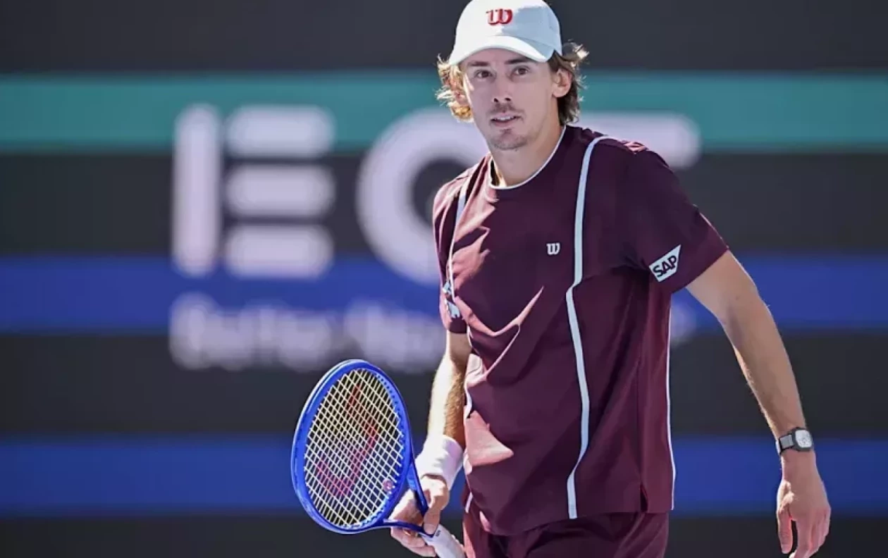 Вена (ATP). Алекс де Минаур одержал волевую победу над Томашем Махачем в первом круге