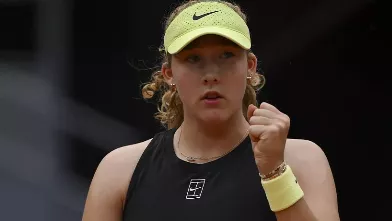 Мирра Андреева одержала волевую победу над Анной Бондар и вышла в четвертьфинал "тысячника" в Мадриде