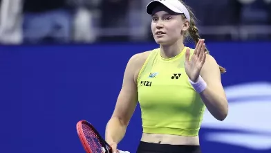 Елена Рыбакина получила кубок первой ракетки мира