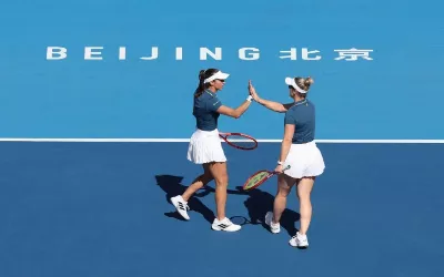 Пекин (WTA 1000). Габриэла Дабровски и Луиза Стефани разгромно победили первых сеяных в парном финале