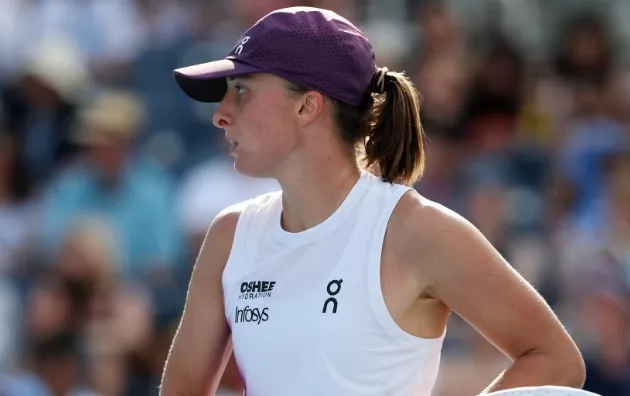 Ига Швёнтек заплакала после поражения в 1/8 финала US Open. Она впервые за пять лет не выиграла ни одного ТБШ за сезон