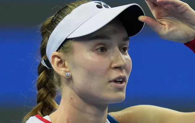 Елена Рыбакина объяснила сенсационное поражение от Алины Чараевой на "тысячнике" в Пекине