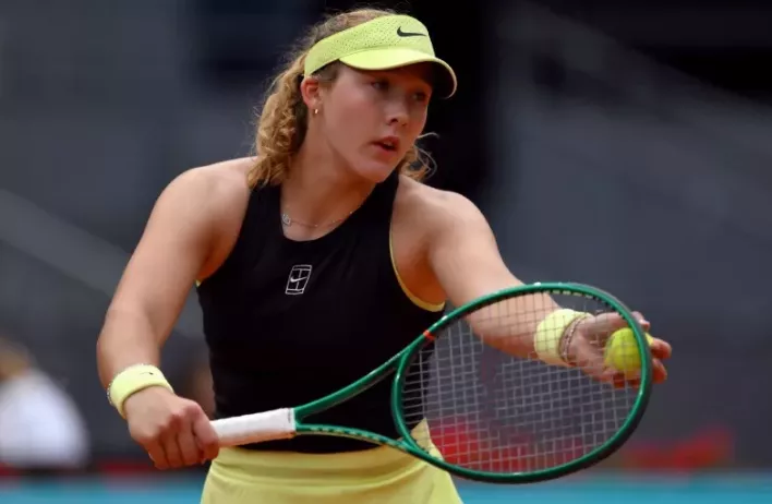 "Я не чемпионка, я лузер". Мирра Андреева не сдержалась по ходу матча с Бондар и расплакалась после победы