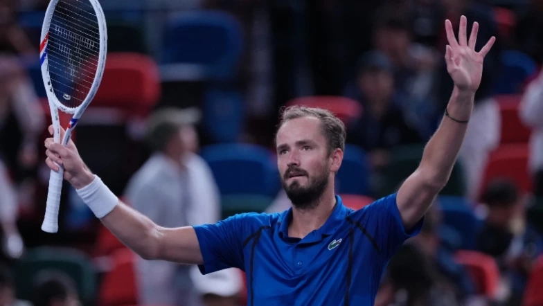 Вена (ATP). Даниил Медведев выиграл пятый матч подряд и вышел во второй круг