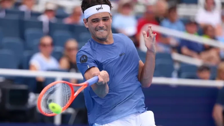Базель (ATP). Тэйлор Фриц одолел Ринки Хиджикату в первом круге