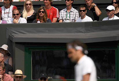 Фото: Imago. Мирка Вавринец (на трибунах) не пропускает ни одного матча с участием Роджера Федерера